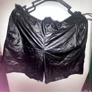 Love Tree Women's Black Cargo Shorts